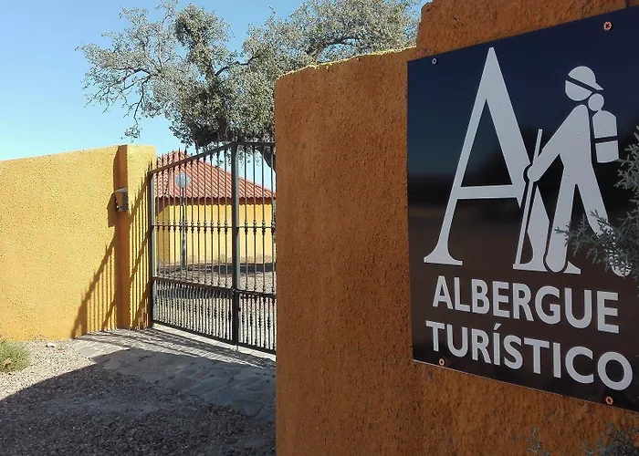 Turistico De Cornalvo Hostel *